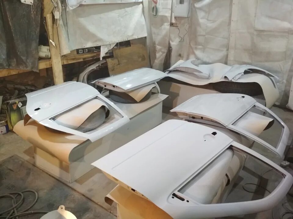 Конструкция заднего крыла авто. Крылья на гвозде. Оригинальное крыло опель астра h. Ваз 2108 с дверями чайка. Дверные крылья.