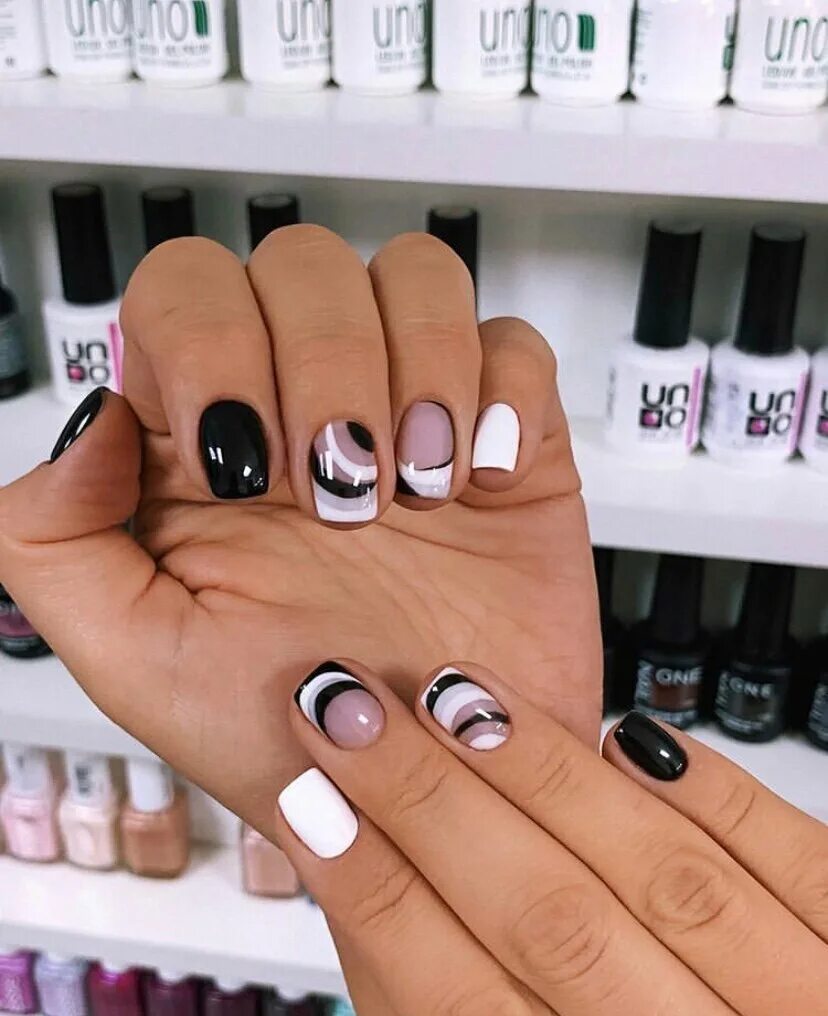 маникюр в стиле твин пикс. маникюр твин. Twins nails. мини салон маникюра. студия маникюра и педикюра.