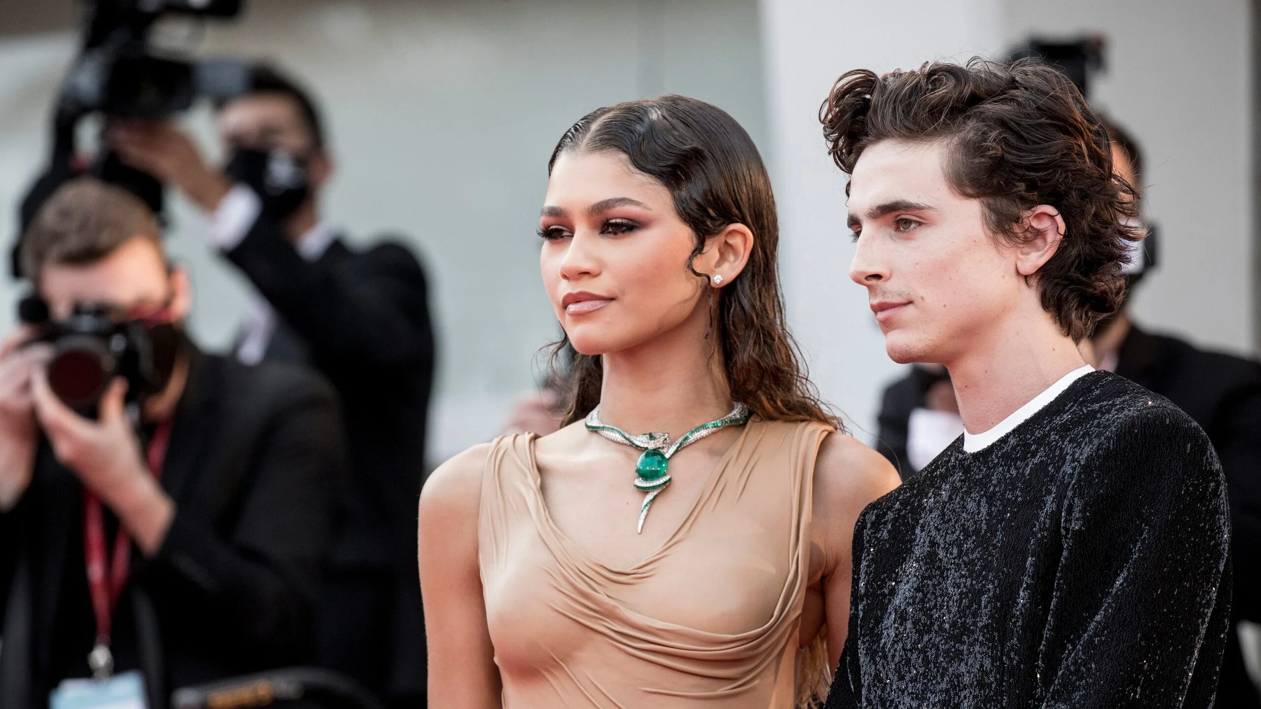Тимоти шаламе и его девушка. Тимоти шаламе и зендая дюна. zendaya и тимоти шаламе. земдая с тимати шаламе. дюна 2025 тимоти шаламе и зендая.