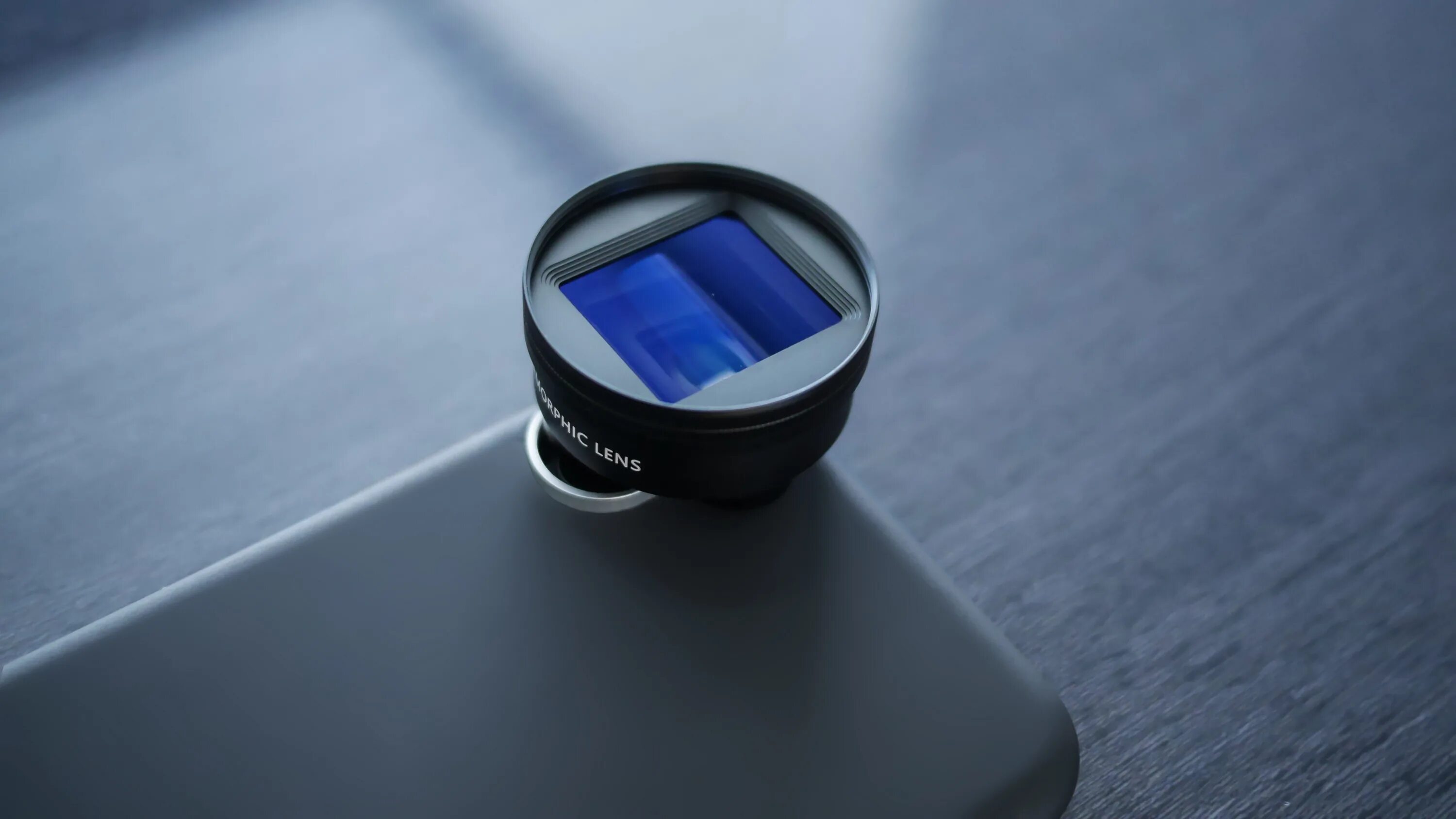Линзы moment для iphone. Анаморфотный объектив для iphone. anamorphic lens iphone. sirui анаморфный объектив для iphone. анаморфик объектив что это.