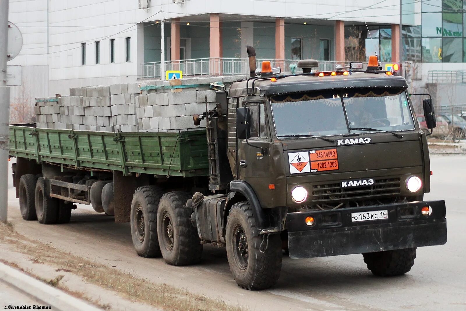 Камаз 4310 бортовой. Камаз 4310 тягач ямз. Камазы тягачи 4310. Камаз-4410 седельный тягач. Камаз 4310 седельный тягач.