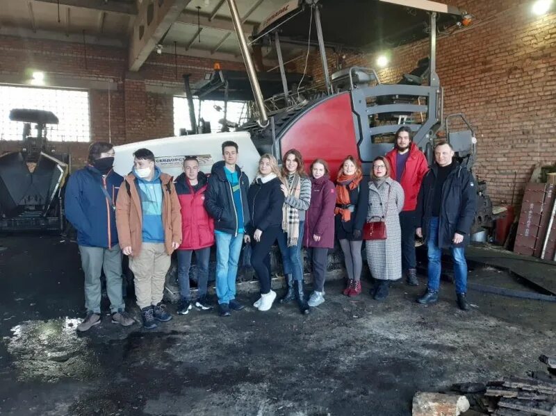 Ежуга река пинежский район. Сорокин мезенское дорожное управление. Уборка дорожной сети. Остановка у дороги зимой. Уборка улиц в архангельске.