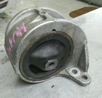 Подушка двигателя nissan