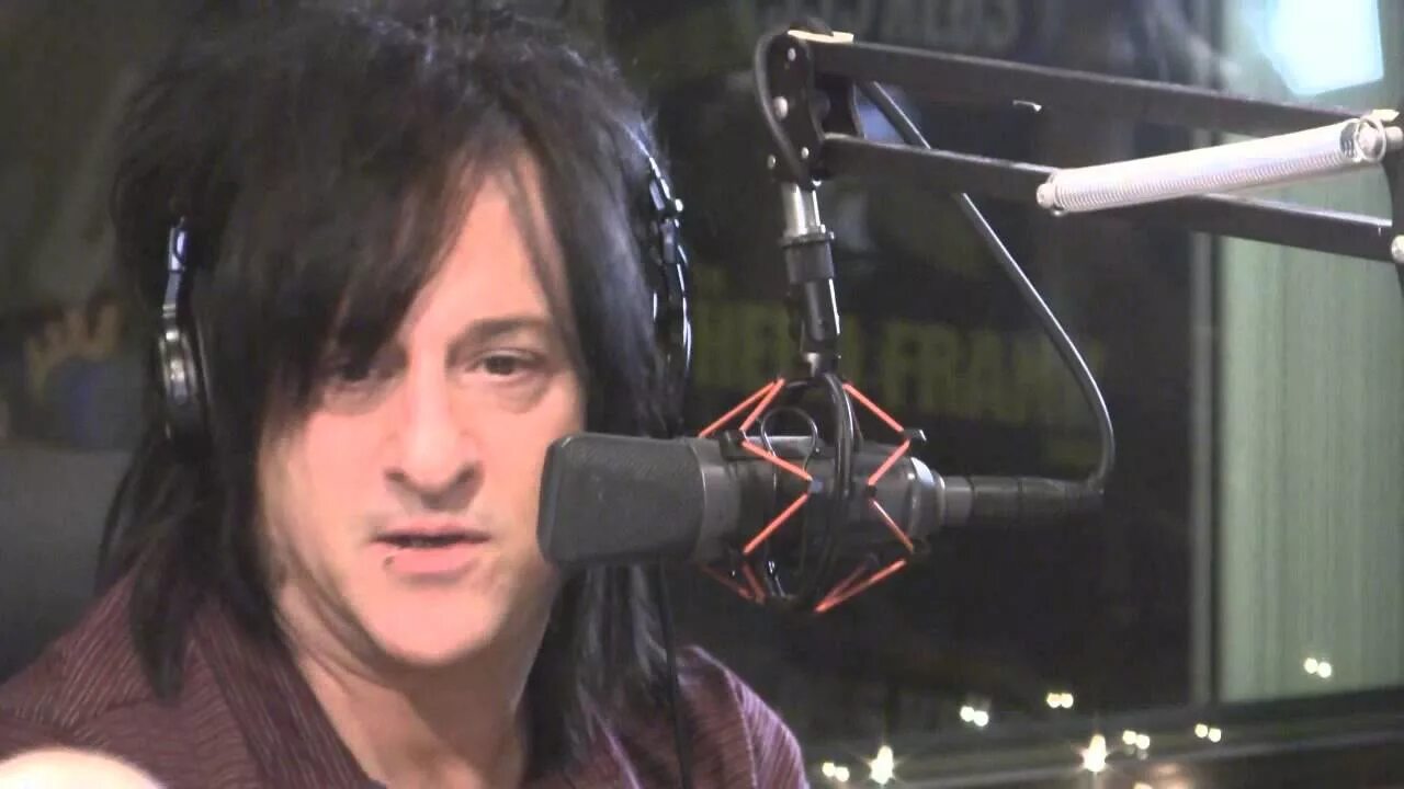 Steve stevens. Стив стивенс. стив стивенс гитарист. steve stevens в молодости. гитарист билли айдола стив стивенс.