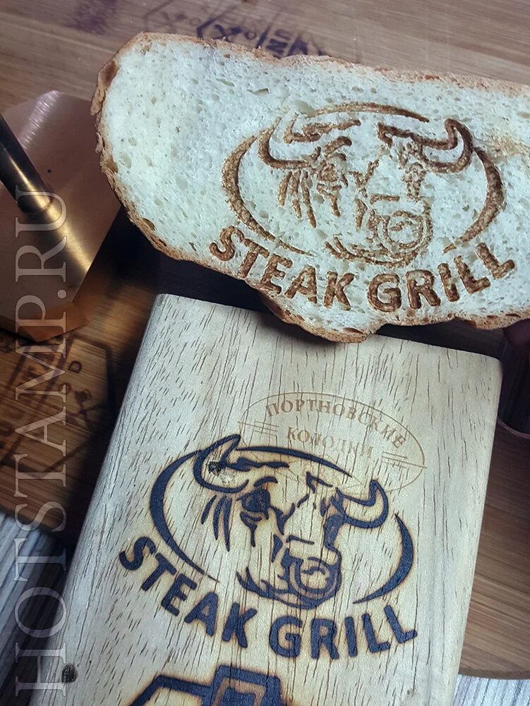 Тиснение на ножнах из кожи. Клеймо или штамп для дерева. Надписи на древесине. Выжженное клеймо на дереве. Штампы для тиснения по дереву.