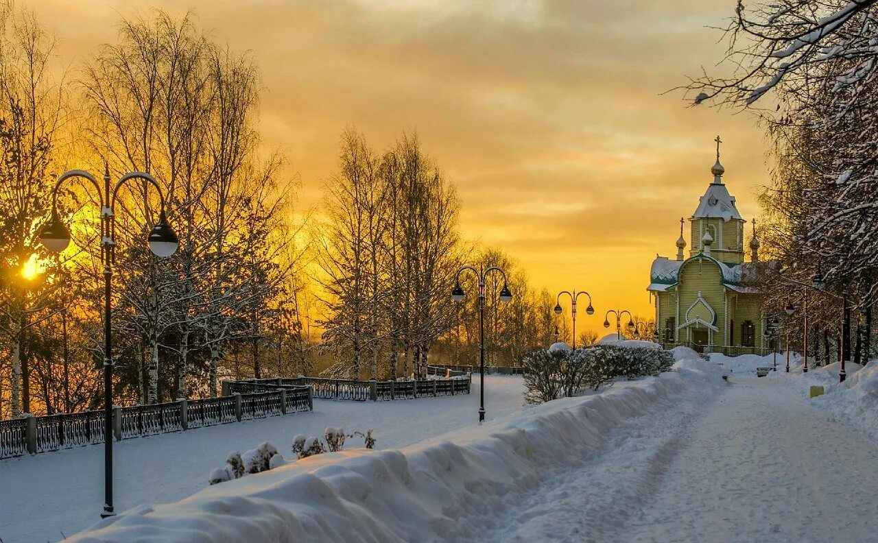 александровский сад киров зимой. набережная киров зимой. зимний город киров. федоровская церковь киров. киров ротонда зимой.