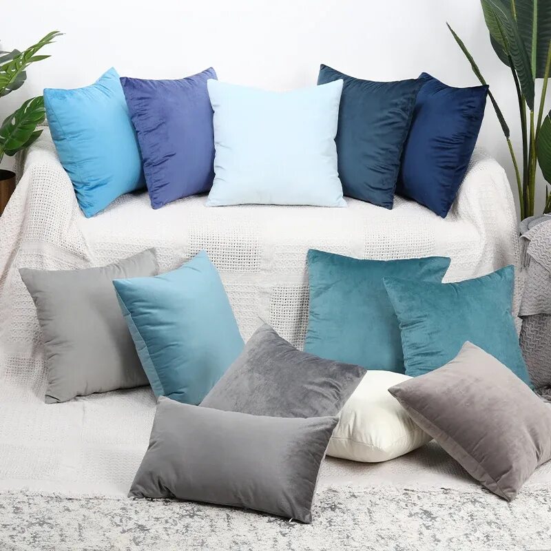 Подушки на диван фото. Подушка для дивана. Подушки декоративные на диван. Голубые подушки на диван. Современный диван с подушками.
