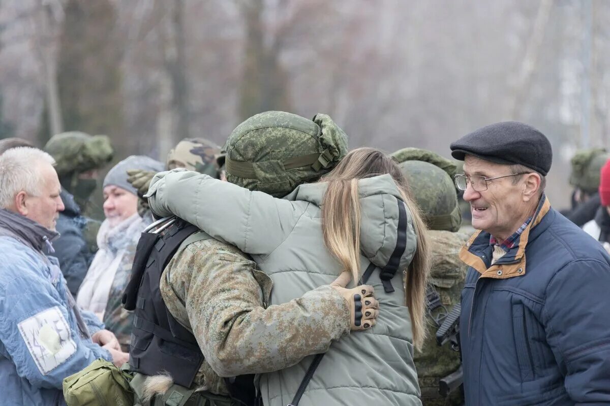 Семья военного. Семья военнослужащего. Военный с семьей Россия. Мобилизованные в зоне сво. Поддержка сво рф