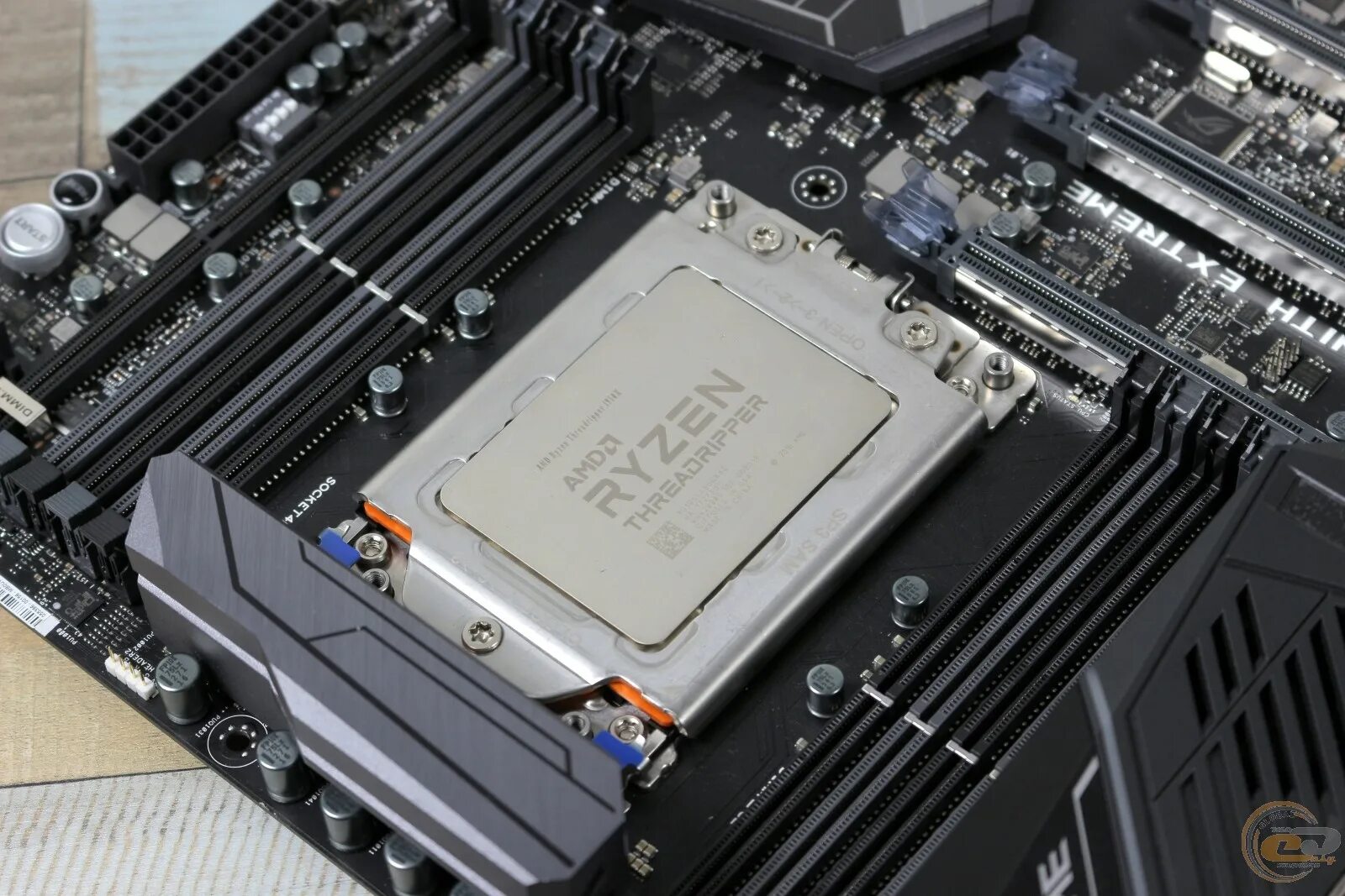 Amd ryzen threadripper материнские платы. Процессор amd ryzen threadripper 1950x. threadripper 1900x. threadripper 1900x материнская плата. amd ryzen threadripper материнка.