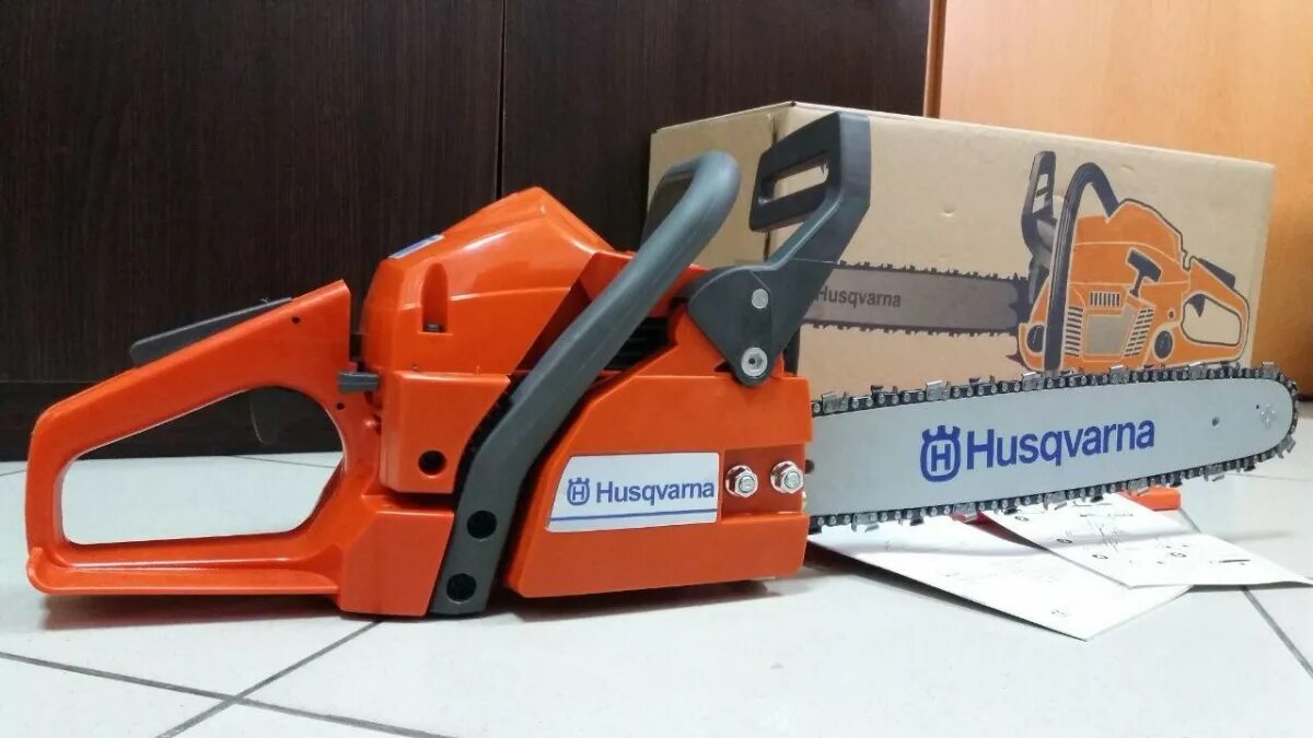 Бензопила хускварна 142. Husqvarna e-series 142. Пила husqvarna 142. Бензопила husqvarna 142 e. Бензопила хускварна 142.