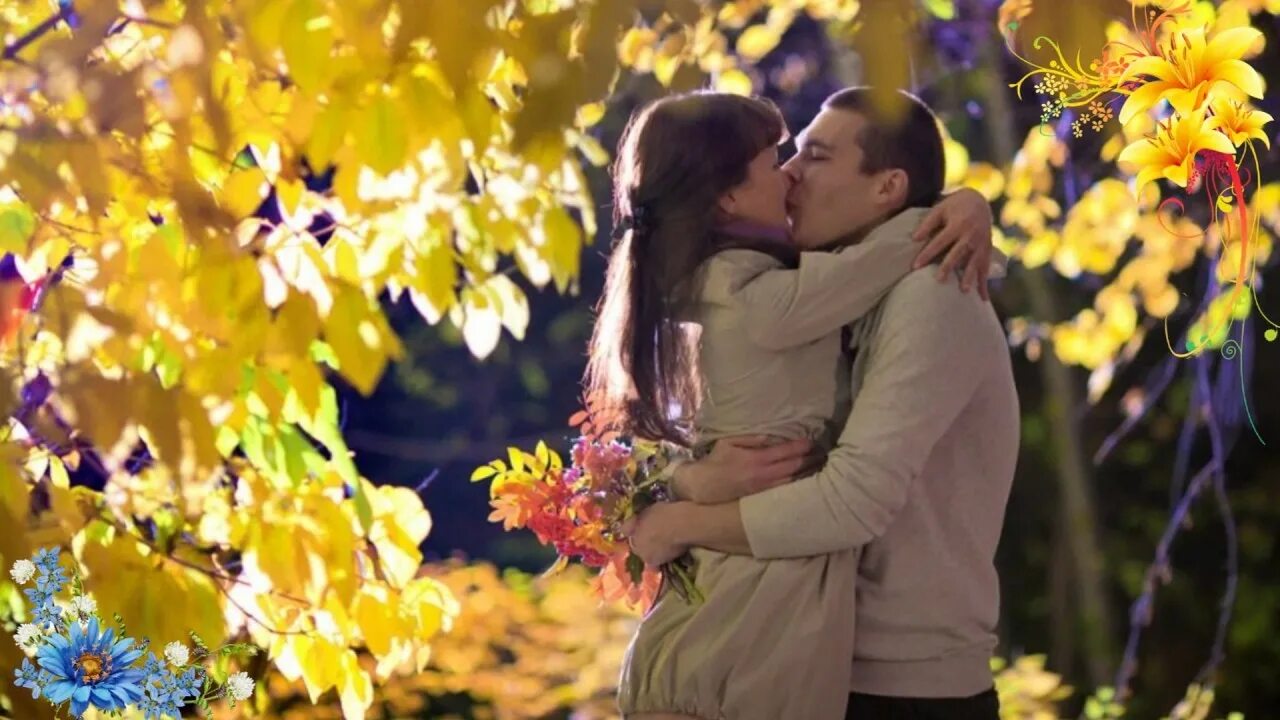 женщина осень. девушка в солнечных лучах. осенний танец. танцы на природе. счастье в простом.