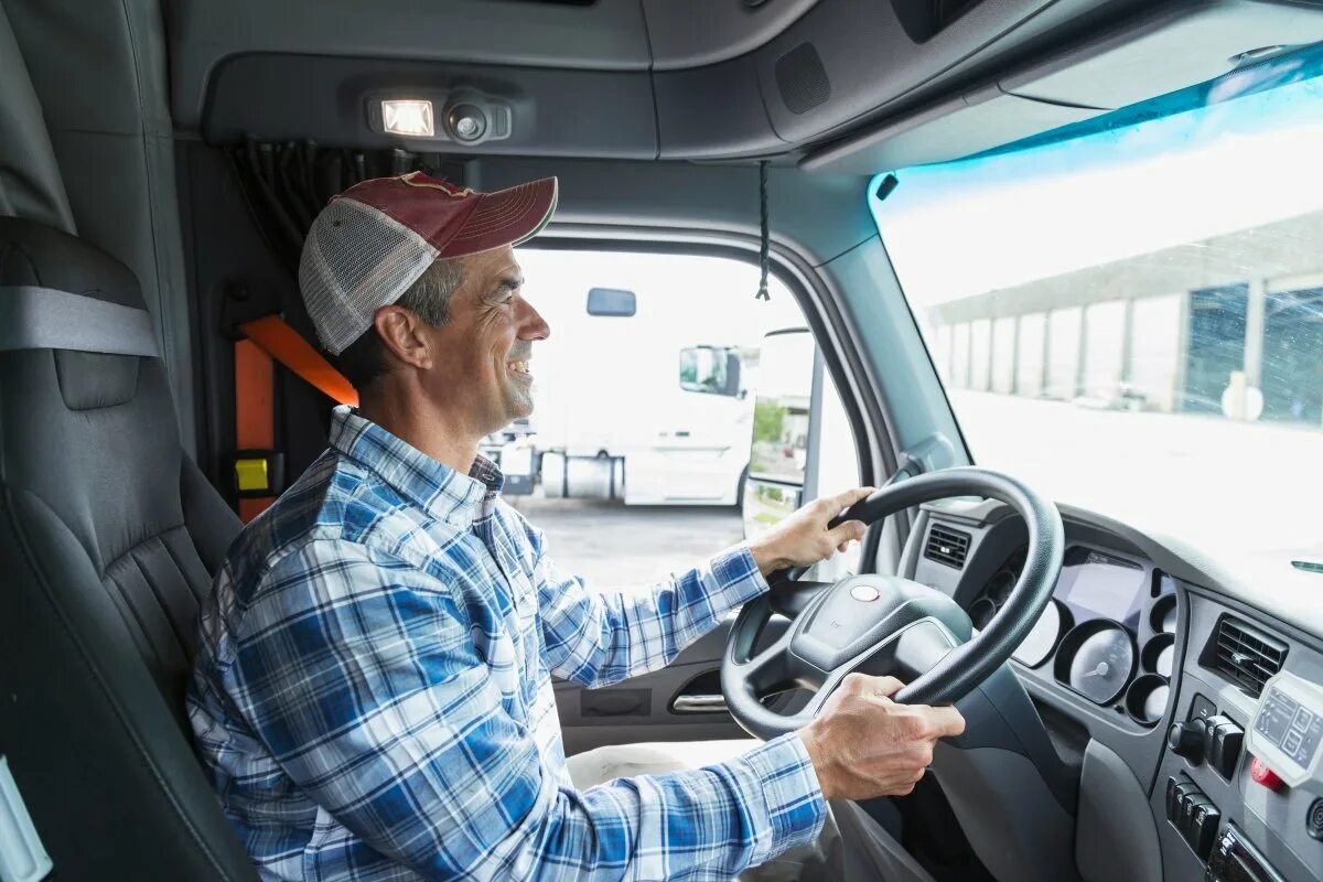 Картинка водитель. Водитель грузовика. Водитель фуры. Шофер. Truck Driver.