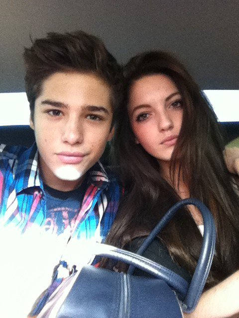 Роме девушку. Лия челнокова и рома жёлудь. Анастасия шмакова и рома желудь. Роме девушку. Роме девушку.