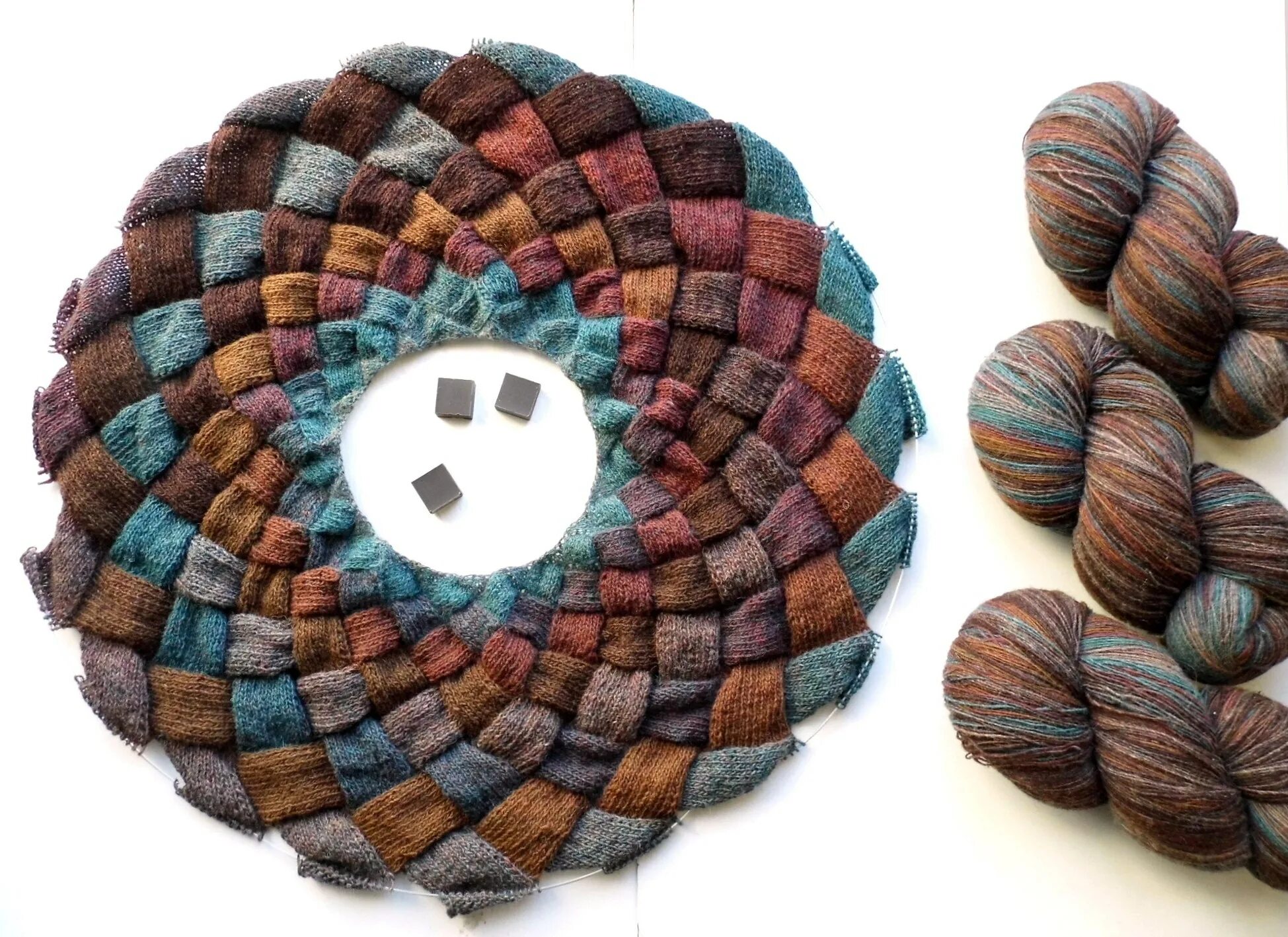 Игрушки крючком из хлопковой пряжи. Вяжут улитки из всяческой нитки. Улитка марина борисова. Вк вяжут улитки из всяческой нитки. Вязаная улитка.