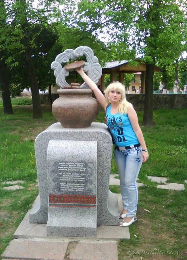 Коростень пам'ятник комсомольцям 20-х років. Паровоз эр 787-46. Коростень город украина. Коростень город. Вокзал коростень украина.