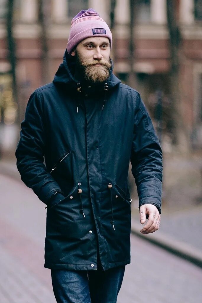 Питерский лук женский. Петербургская уличная мода. Piter style. Стиль питера в одежде. Питерский стиль одежды мужской.