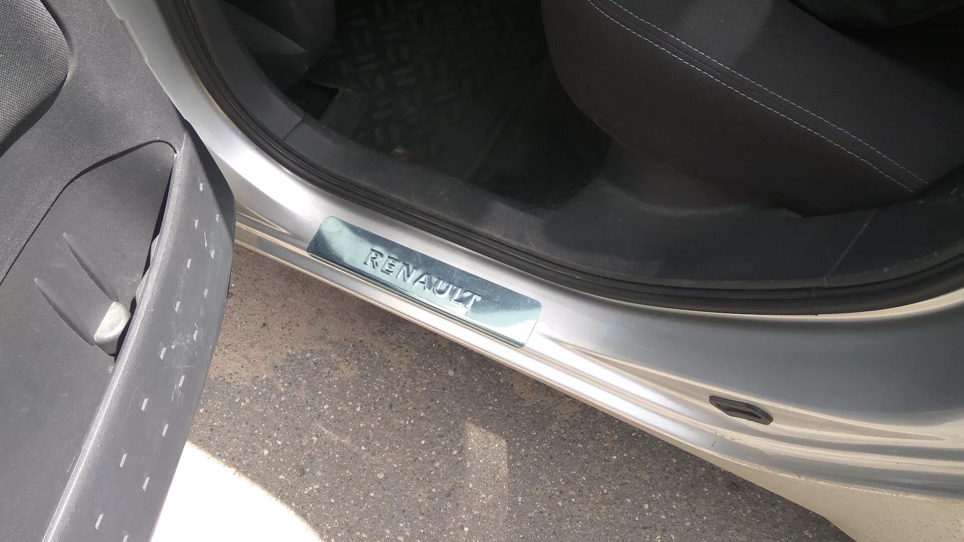 Пластиковые пороги renault scenic 1. Накладки порогов меган 3. Накладки порогов renault megan 2. Покраска порогов гранта. Накладки на пороги рено лагуна 2.