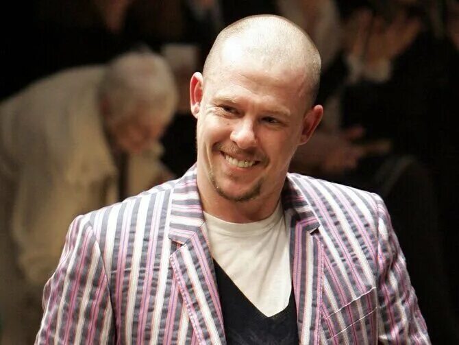 Alexander McQueen, la biografia essenziale di un rivoluzionario in stile ancient