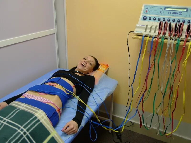 Электростимуляция мышц бедра. Миостимуляция b2003. Миостимуляция эсма. Аппарат чэнс электростимуляция. Провода для аппарата миостимуляции mt-502.