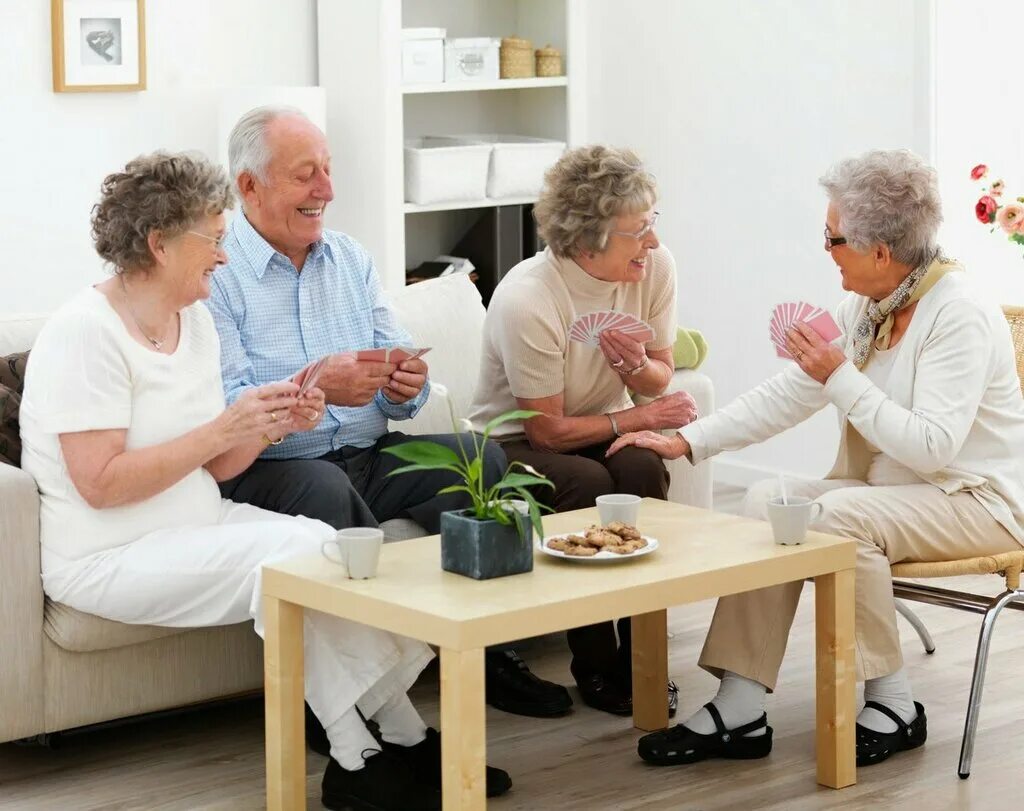 Группы самопомощи для пожилых. Пожилые люди. Социальная реабилитация пожилых. Пенсионеры в доме престарелых. Старость за квартиру