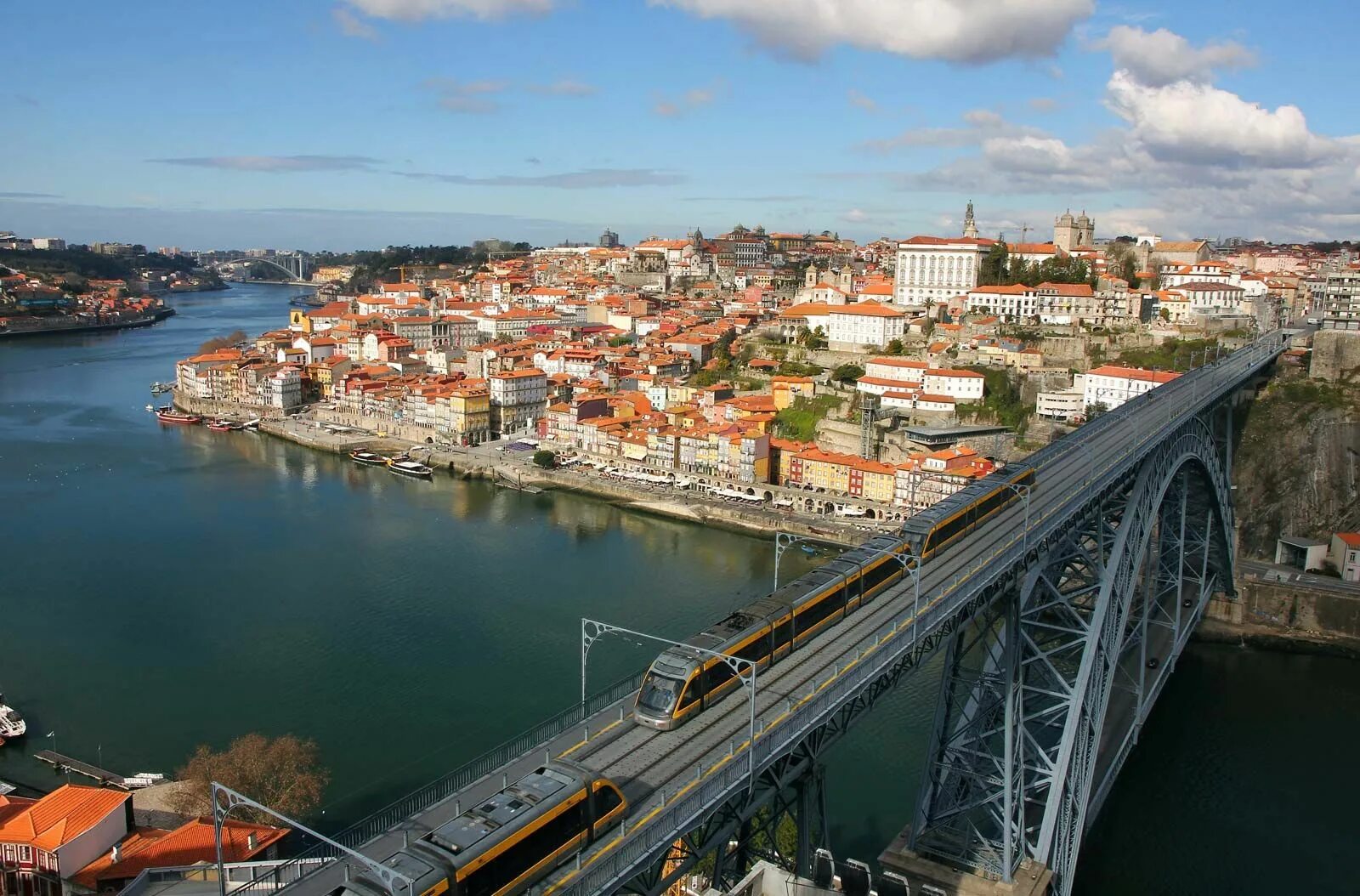 Город порту на реке. Мост в Порто Португалия. Португалия мост Луиша. Сан Мартинью Ду порту Португалия. Мост в оплртопортугалия 1870е).