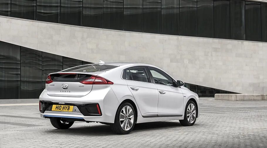 Hyundai ioniq 2017. Гибридный hyundai. Hyundai ioniq hybrid отзывы. Hyundai ioniq 4. Хендай ионик 2019.
