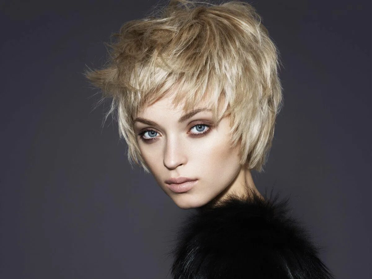 Стрижка боб, каскад для женщин после 50. Стрижка каскад шегги на короткие волосы. Стрижка боб гарсон на средние волосы. Стрижка боб каскад на короткие волосы с челкой для женщин после 50. Стрижка каприз гаврош боб.