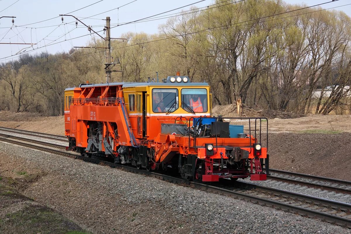 Выправочно-подбивочная машина ВПР-1200