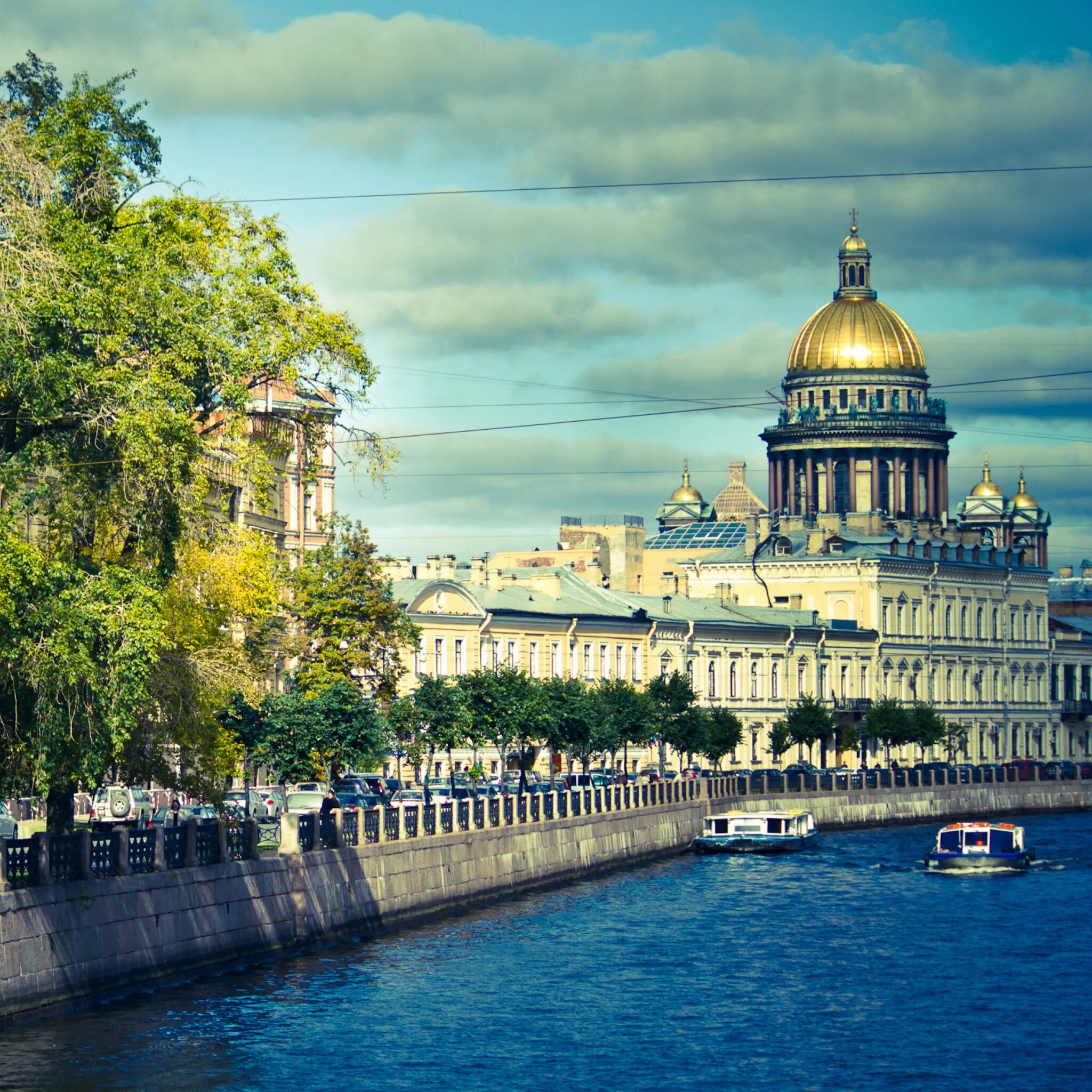 Телефон спб. Санкт-Петербург. Северная столица Исаакиевский вид реки. Санкт Петербург вертикально. Питер фон.