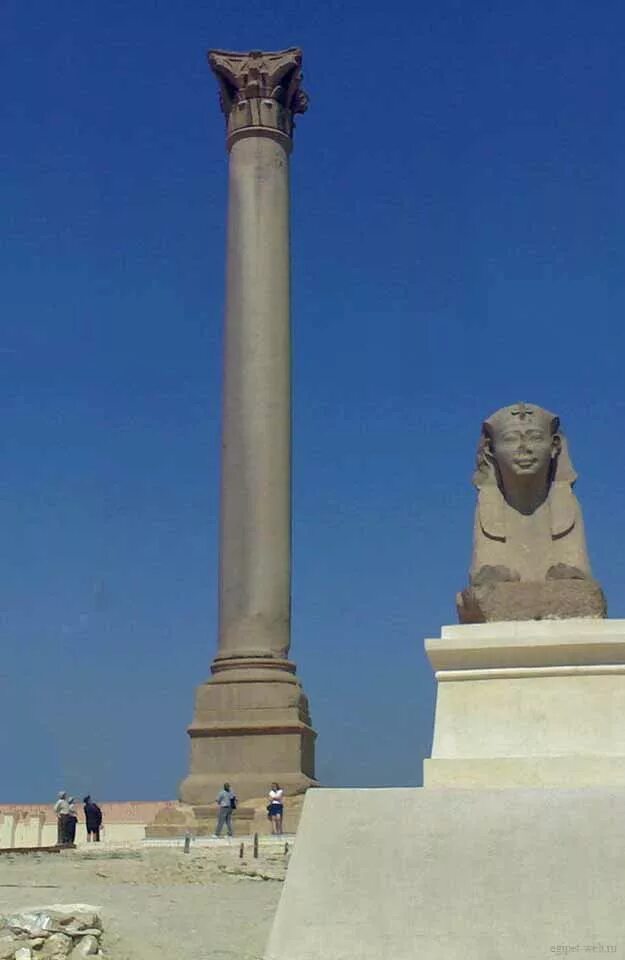 Колонна помпея в александрии египетской. Колонна помпея в александрии. Александрия колонна. Помпеева колонна александрия. Помпеева колонна александрия.