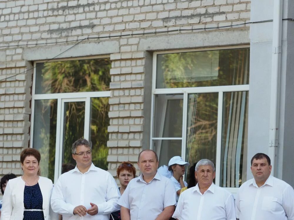 Левокумское ставропольский край. Население Левокумского села. Владимир Васильевич Романенко Левокумский район Ставропольский край. Главный стоматолог Петровского района Ставропольского края. Больница села Арзгир.