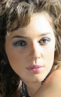 U togridan-togri pantiesiga kirdi.