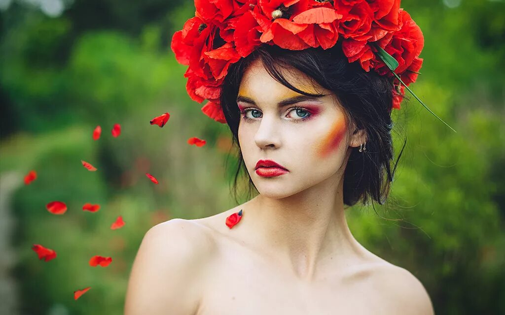 Букет "девушке". Женская фотосессия с маками. Венок из маков на голову. Маковый венок. Венок из маков.