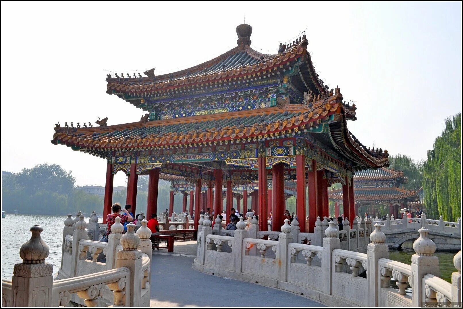Настоящая китайская. Парк Бэйхай храм вечного спокойствия. Нефритовый дворец в Китае. Япония нефритовый дворец. Нефритовой чаши в Пекине Бэйхай.
