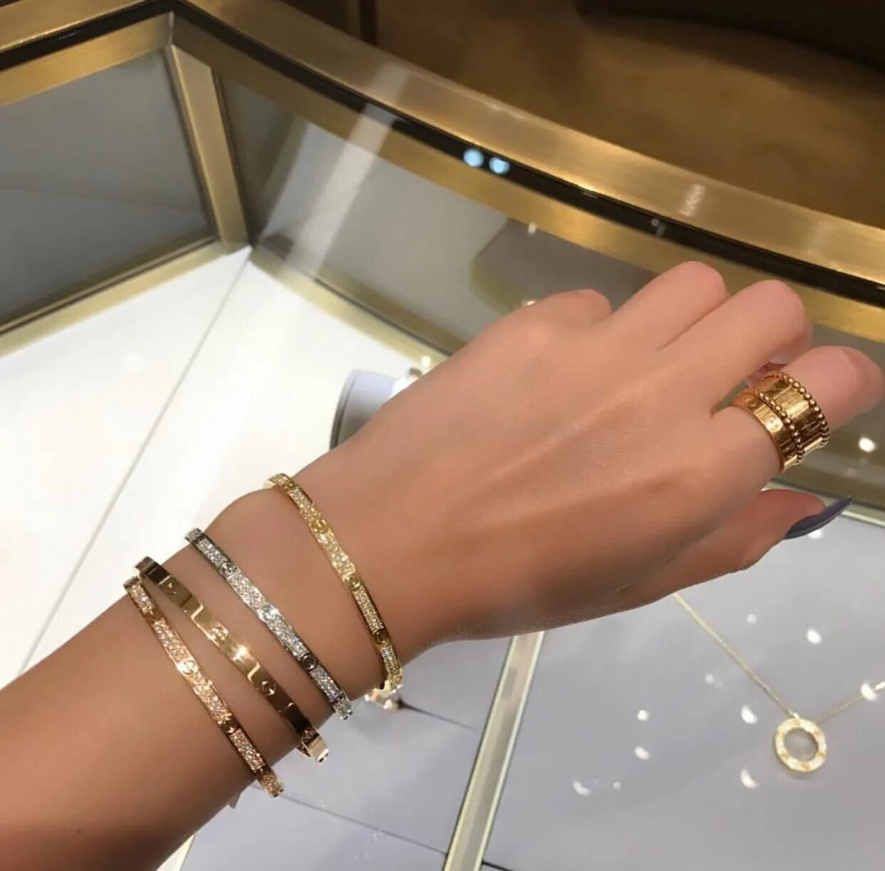 Золотой браслет женский картье фото История модного дома Cartier Слово за нами!