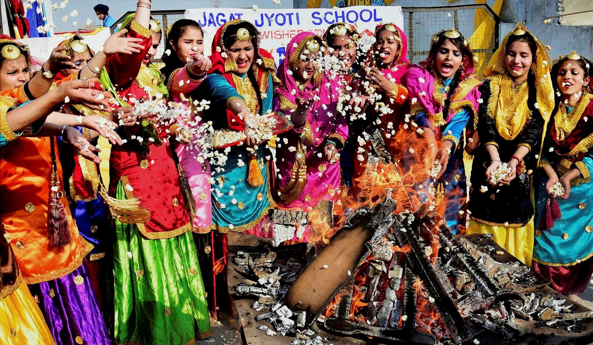 Праздник лори в индии. Лори (lohri) — индия. лохри фестиваль индия. новый год в индии.