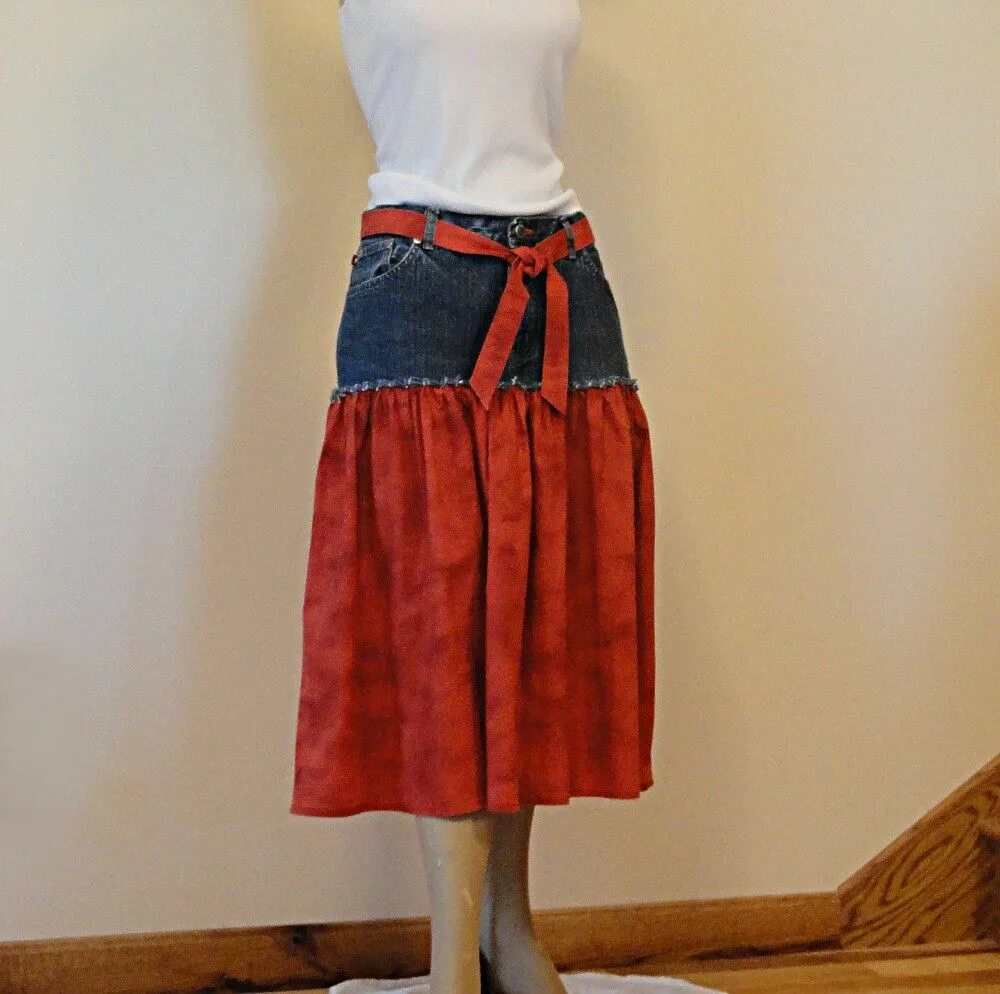 Юбки из джинсовых брюк. Сшить из старых юбок. Юбка из джинсы. Юбка из джинсовых лоскутков. Юбка джинсовая.