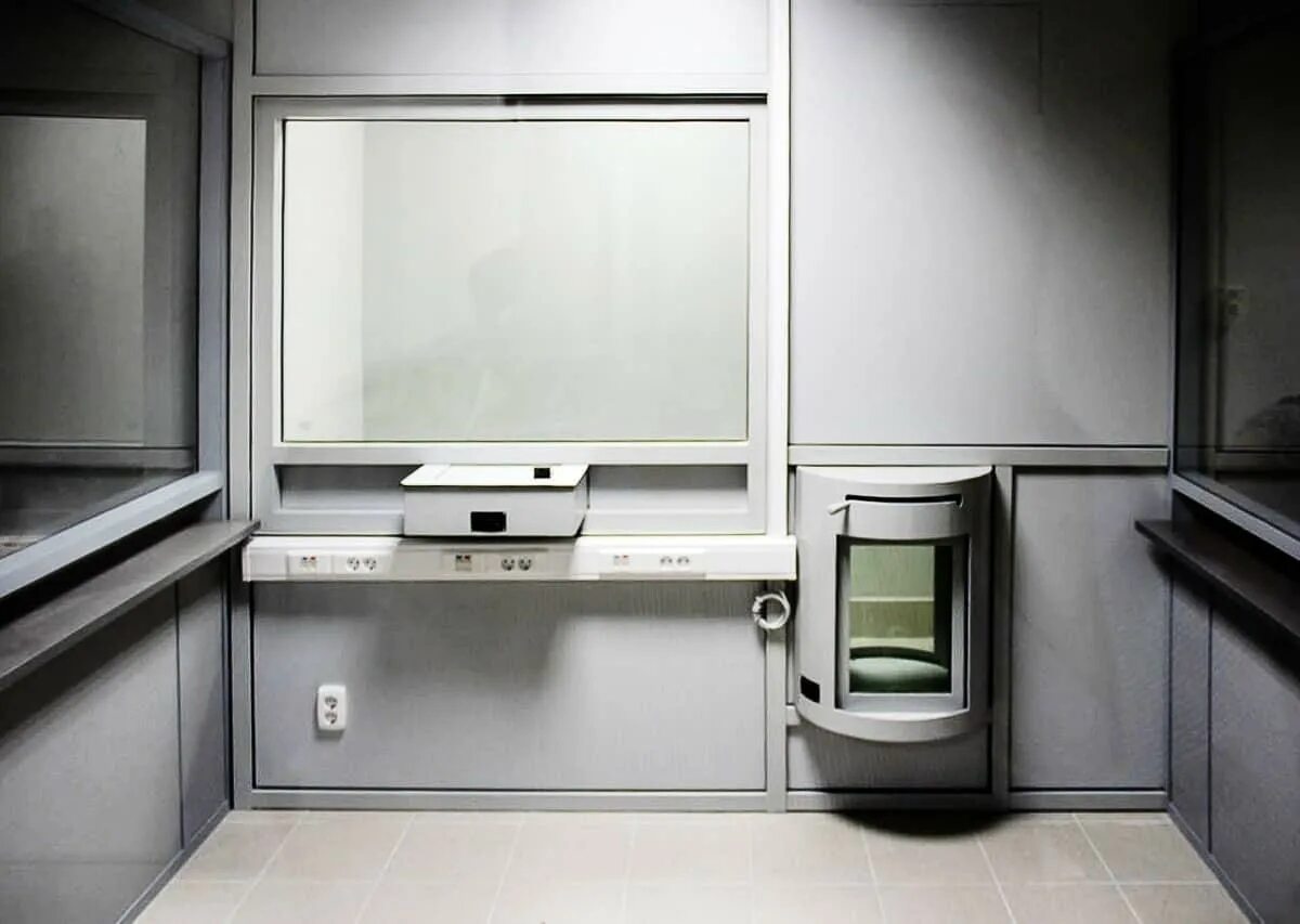 Ticket office for money. Выдача денег в кассе банка. Сканер на кассе. Стекла бронированные для кассы. Касса рисунок.