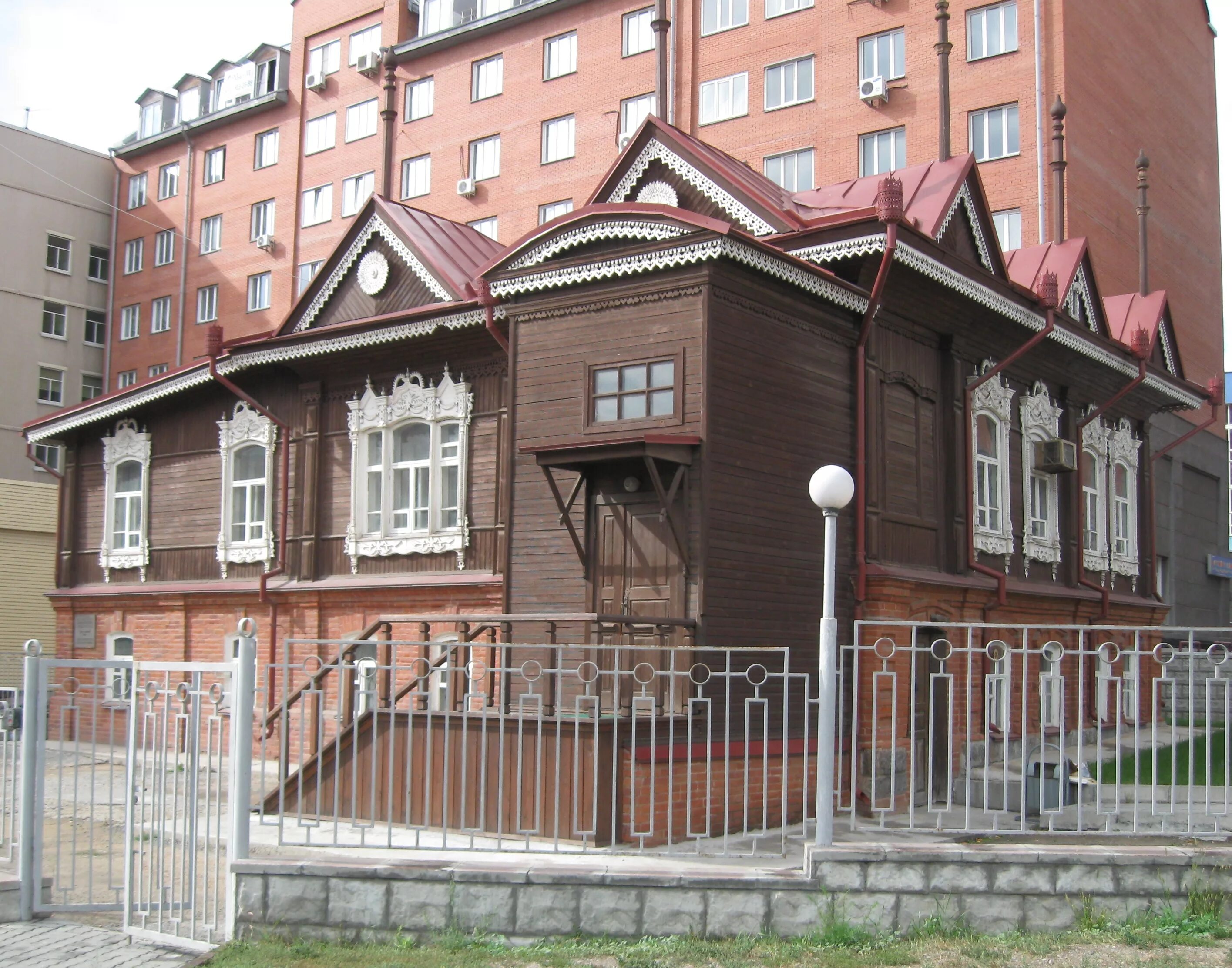 Жк славянский красноярск. Новосибирская 3 воронеж. Купеческий двор новосибирск хостел. Толстого 3 новосибирск. Новосибирская 3 красноярск.