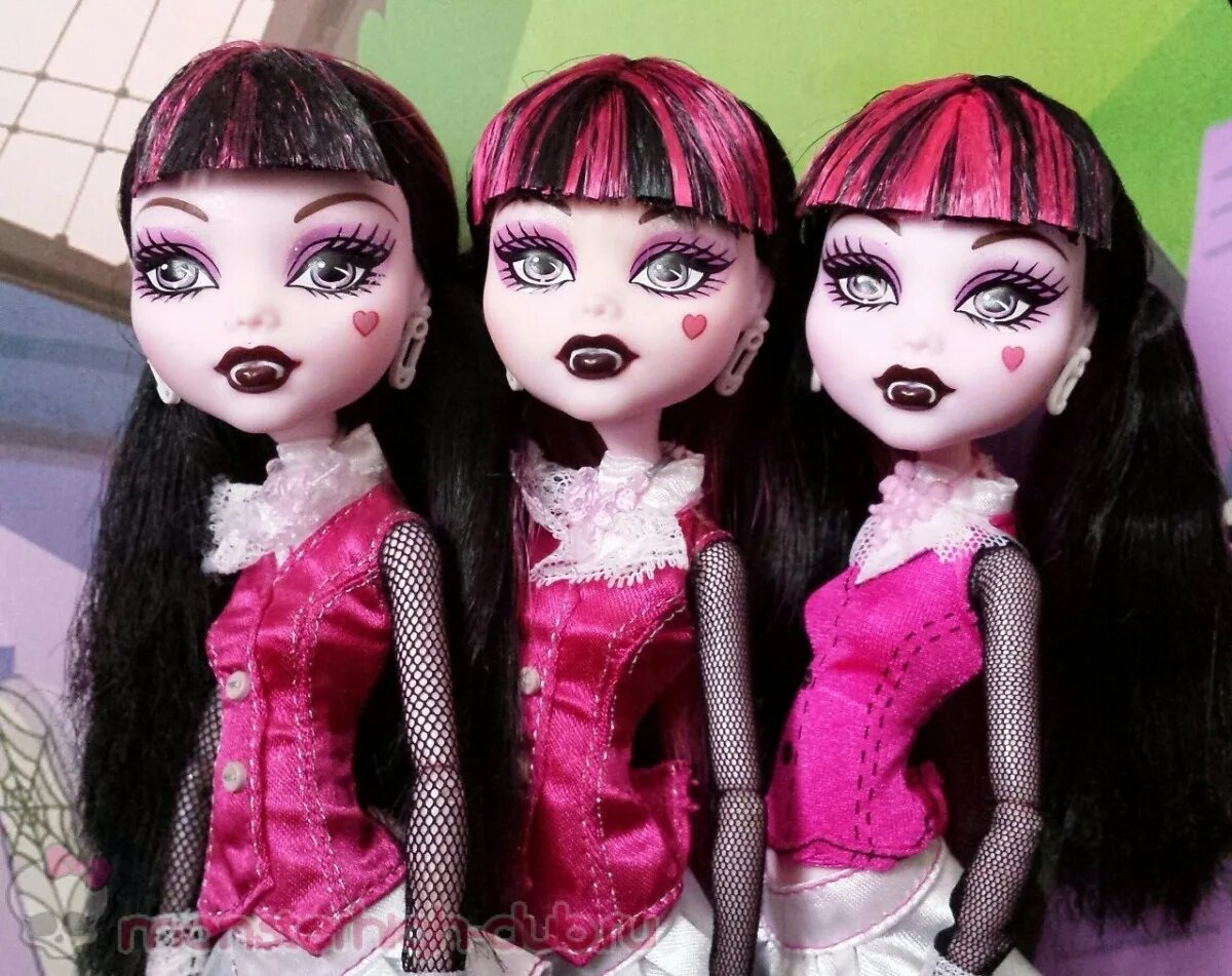 Дракулаура кукла базовая 2 волна. Дракула монстер хай кукла. Дракулаура монстер хай кукла. Дракулаура 1. Дракулаура монстер хай базовая.