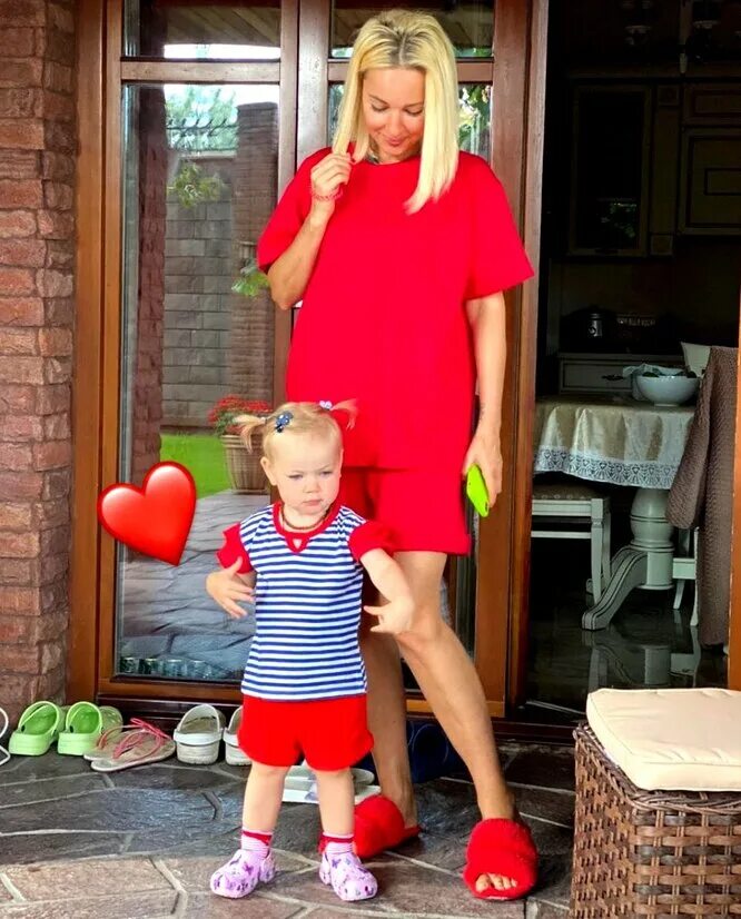 Дочь леры. Дочь леры. Дочь леры кудрявцевой. Лера кудрявцева с дочкой. Лера кудрявцева дочь маша.