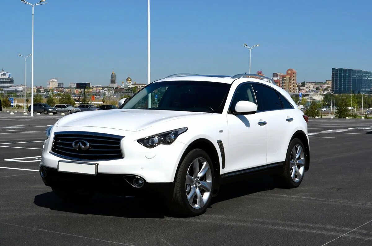 Купить б/у Infiniti QX56 II 5.6 AT (405 л.с.) 4WD бензин автомат в Тюмени: чёрны
