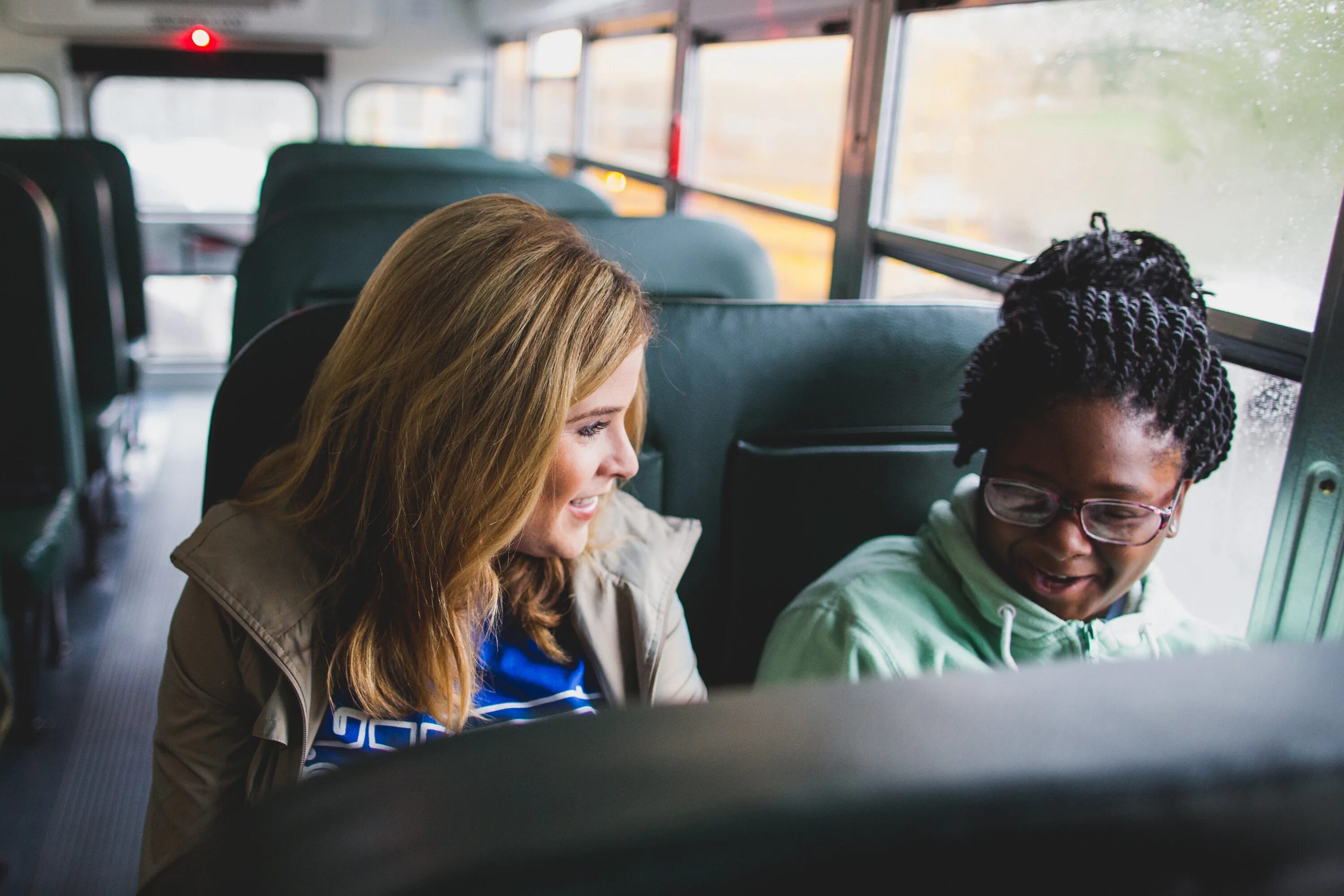 She take the bus to school. Отсосала в школьном автобусе. дети в школьном автобусе под землей фильм. music video girl in the left school bus.