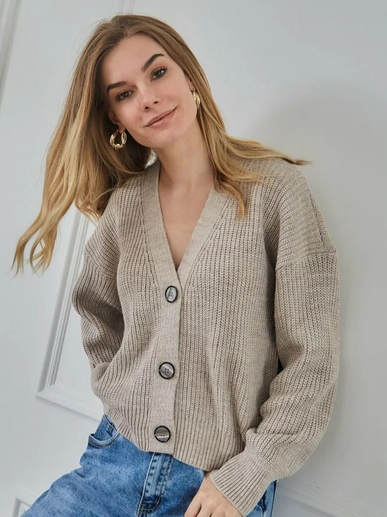 Кардиган на пуговицах женский. Вязаная кофта на пуговицах женская. Вязаные жакеты женские с пуговицами. Кофта вязаная женская на пуговицах модная. Кофта на пуговицах женская.