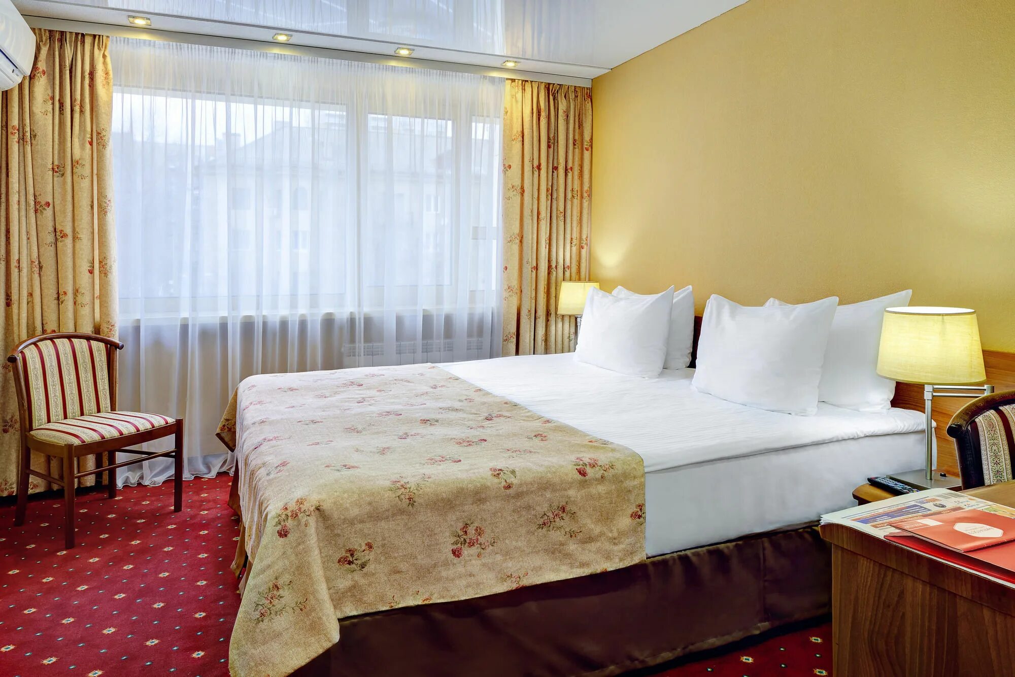 Отель южный волгоград. Ламберт волгоград гостиница официальный сайт. Отель южный студия. Гостиница южная телефон. Отель южный волгоград.