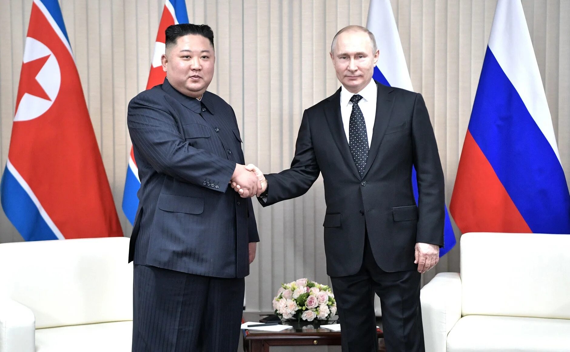 Южная корея какие санкции. Ким чен ын и путин. корея ким чен ын. северная корея президент ким путин. президент кндр.