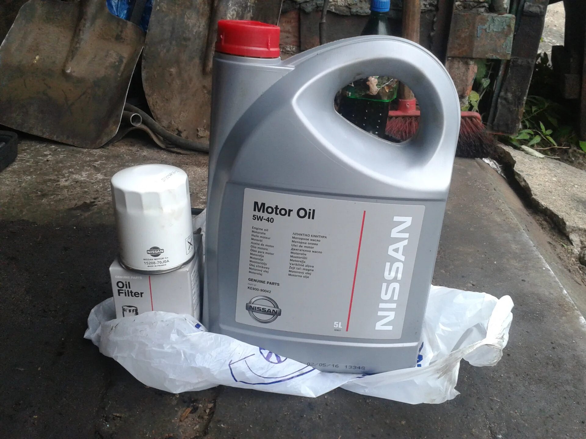 Масло для ниссан микра 1. Nissan ke90090042r. Nissan motor oil 5w-30. Масло моторное для ниссан кашкай j 11 2 литра. 2.