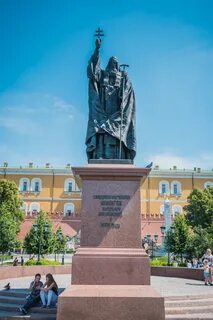 Памятник патриарху гермогену александровский сад