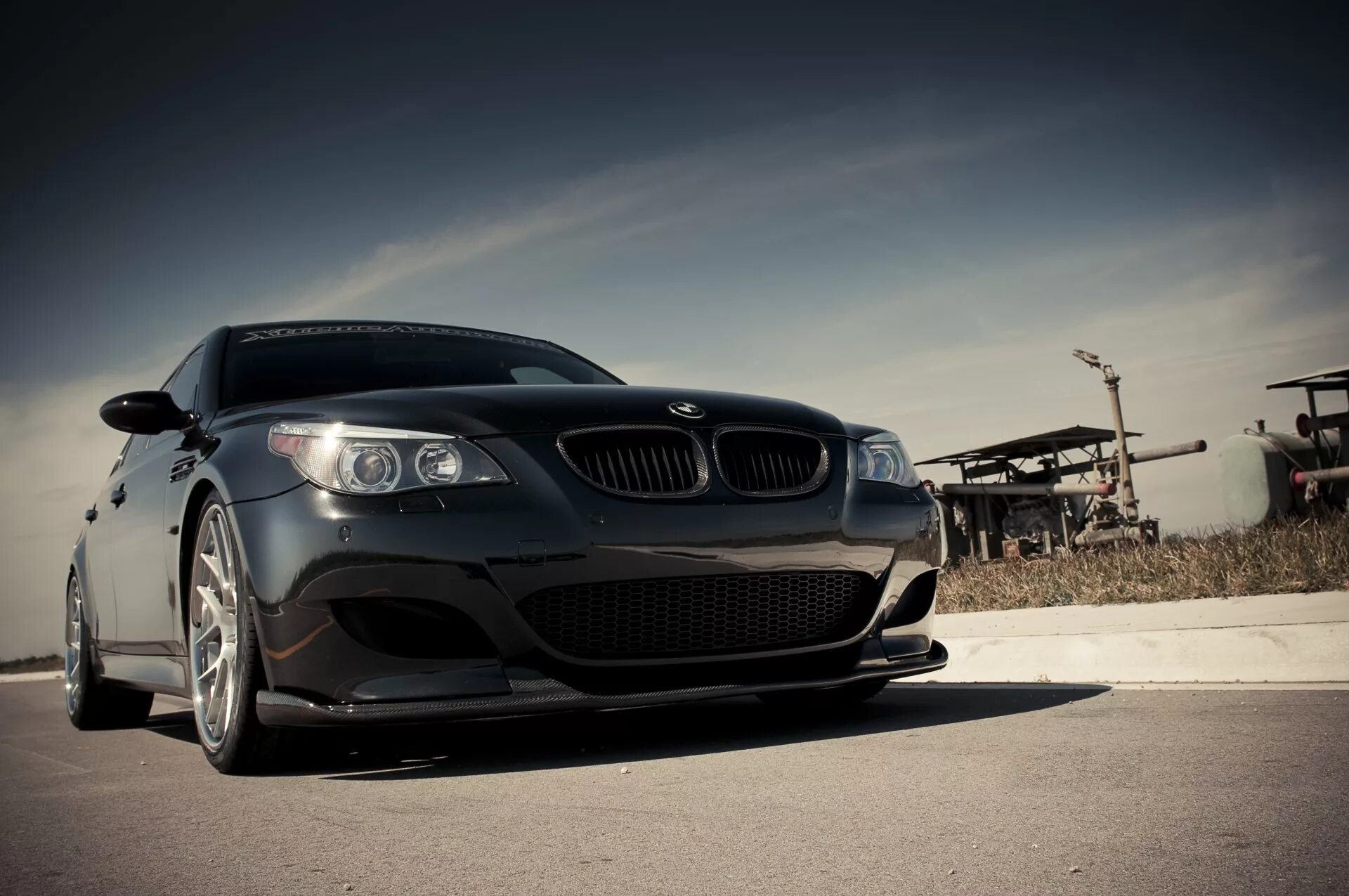 Фото на заставку телефона машины. BMW e60. BMW m5. BMW m5 Black. BMW m5 e60.