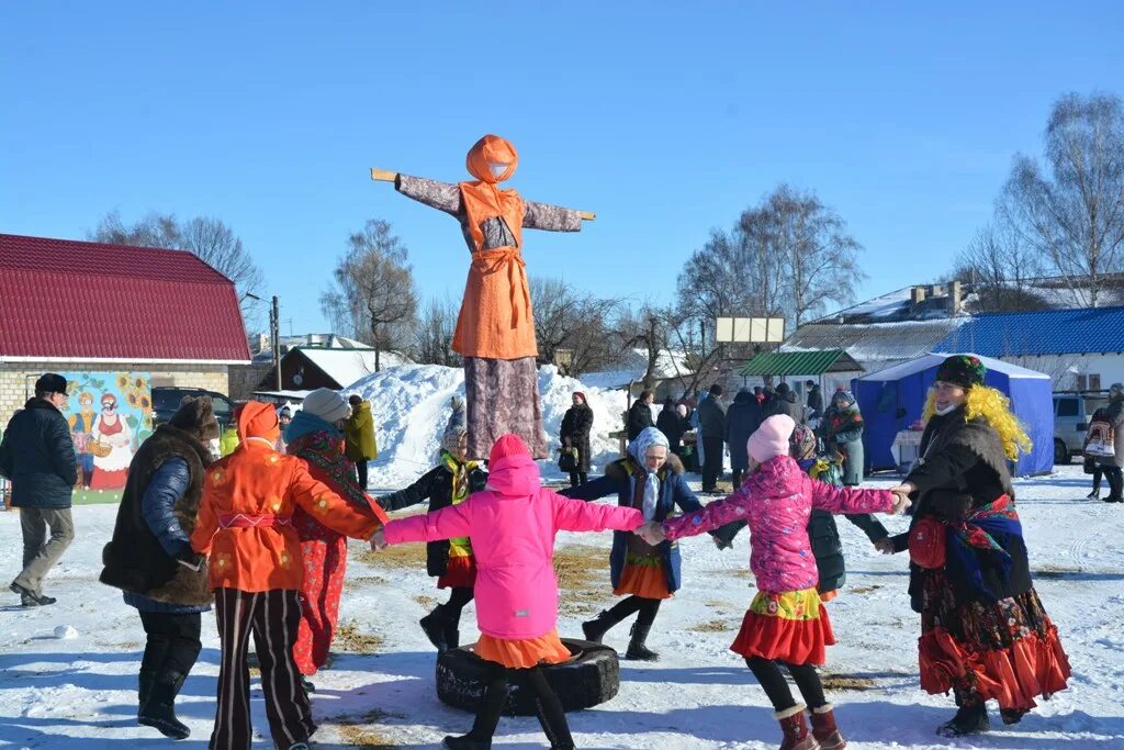 проводы масленицы. народные праздники в россии масленица. проводы зимы фотографии. праздничные гуляния. проводы 2017 года.